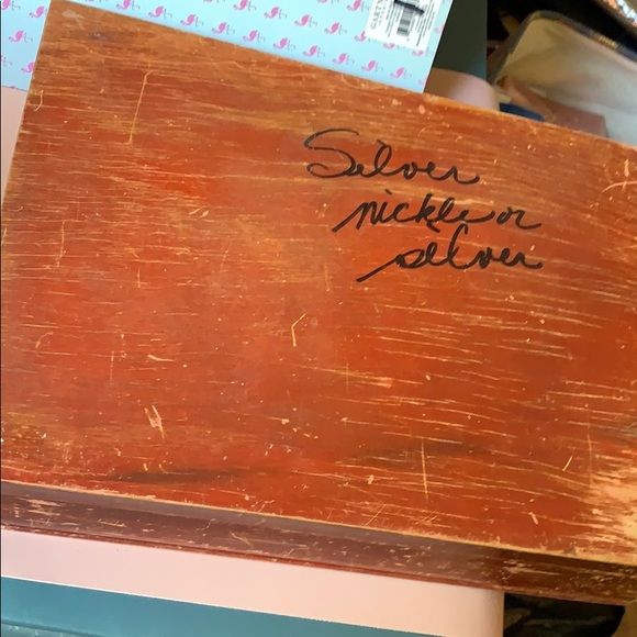 Wm. A. Rogers 1930-1940’s Flatware for 8 in box - Picture 8 of 8